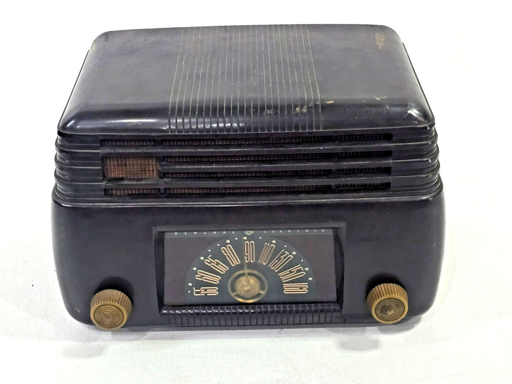 Vintage GE General Electric Model 100 Tube Radio Bakelite Powers On READ